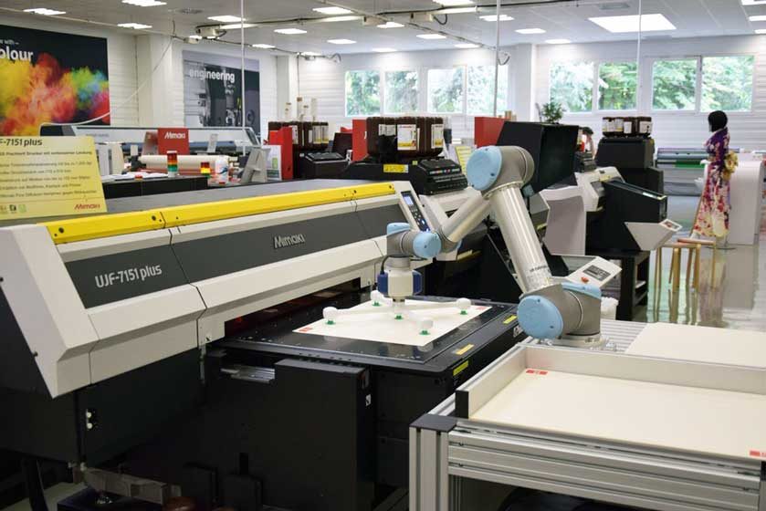 Mimaki-UJF-7151-plus_UR-Robot